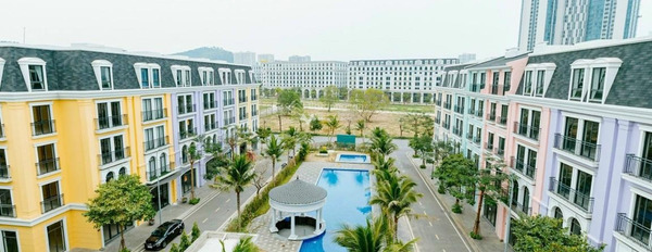 Bán liền kề diện tích tổng 102m2 tọa lạc gần Hạ Long, Quảng Ninh, hướng Đông - Nam, nhà nhìn chung gồm có 11 phòng ngủ, 12 WC khuôn viên rộng-03