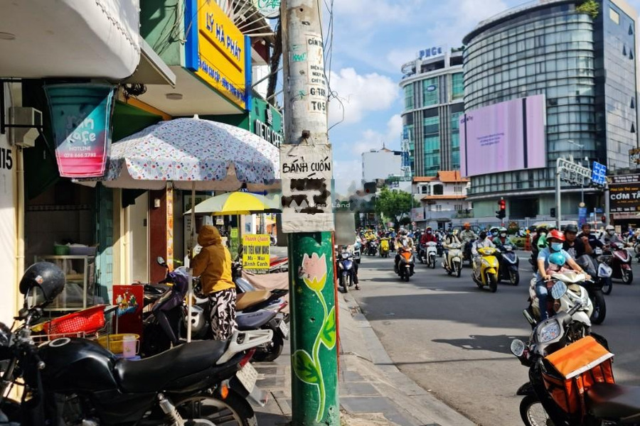 Cho thuê nhà có diện tích chính 100m2 vị trí thuận lợi nằm tại Phường 12, Hồ Chí Minh giá thuê quy định 26.5 triệu/tháng, nhìn chung gồm có 6 PN, 3 WC-01