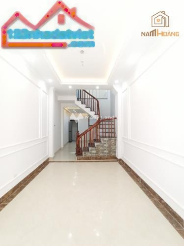 Nhà gồm 4 phòng ngủ bán nhà ở có diện tích gồm 38m2 giá bán cực tốt từ 3 tỷ vị trí đẹp nằm tại Kiến Hưng, Hà Nội, hướng Nam, đường có độ ngang 3 m-01