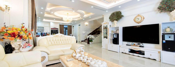 Bán liền kề căn nhà có nội thất hoàn thiện Đầy đủ tọa lạc gần Cầu Diễn, Hà Nội bán ngay với giá đề xuất từ 110 tỷ diện tích chung 290m2-02