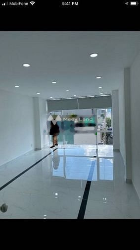 Cho thuê nhà diện tích trong khoảng 80m2 Nằm ngay trên Phường 6, Hồ Chí Minh giá thuê chốt nhanh 42 triệu/tháng, ngôi nhà bao gồm có 3 phòng ngủ, 3 WC-01