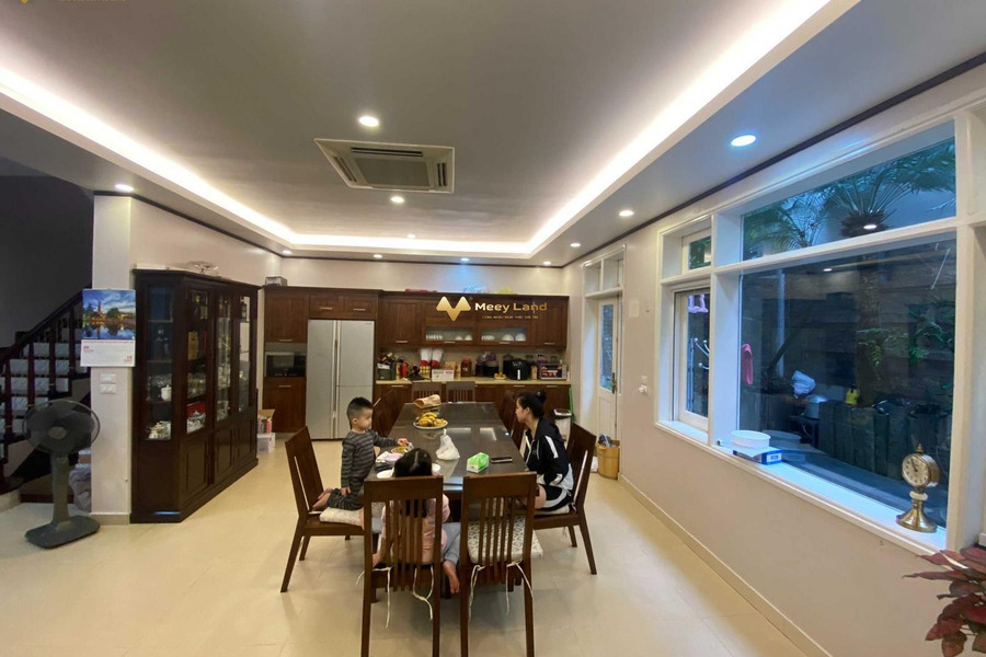 Trong khu vực dự án Ciputra Hà Nội, bán liền kề căn nhà có nội thất cơ bản đầy đủ ngay trên Tây Hồ, Hà Nội giá bán rẻ chỉ 60 tỷ có diện tích là 300m2,...-01