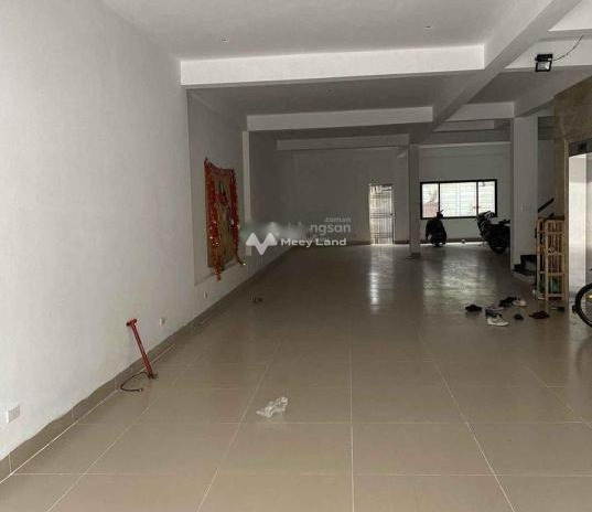 Cho thuê nhà, giá thuê cực sốc 25 triệu/tháng có một diện tích sàn 200m2 vị trí tại Long Biên, Hà Nội