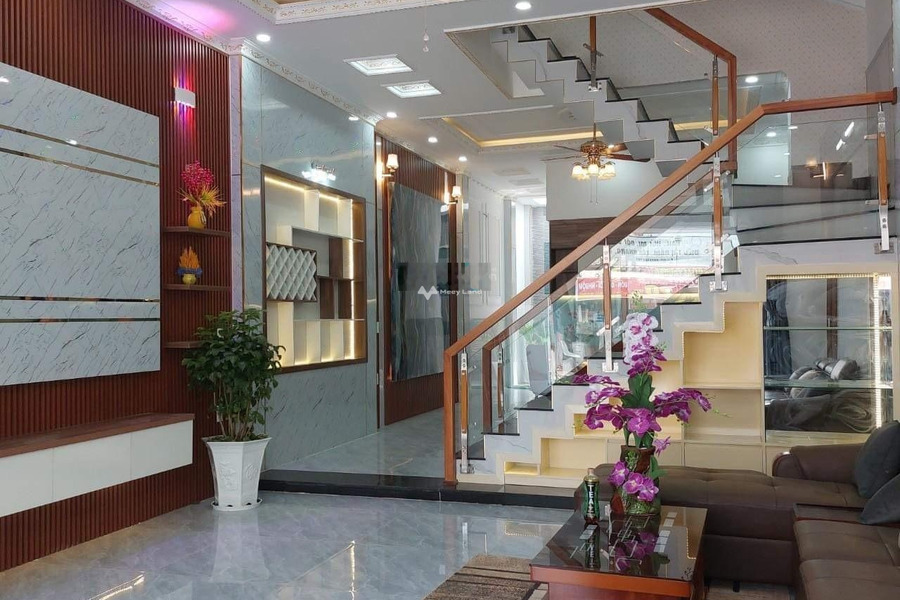 Có diện tích gồm 190m2 bán nhà mặt tiền tọa lạc ngay Bình Trưng Tây, Hồ Chí Minh ngôi nhà bao gồm có 5 phòng ngủ 4 WC giá tốt nhất-01