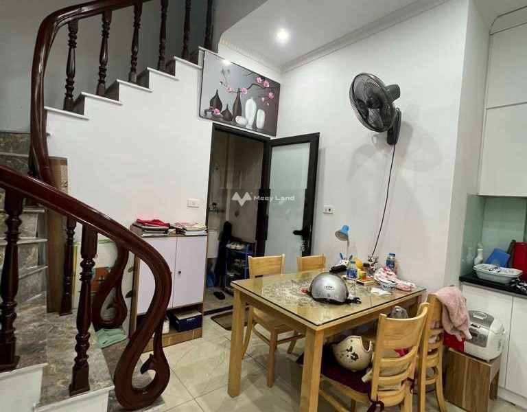 Giá bán chốt nhanh 2.8 tỷ bán nhà diện tích chuẩn 3999m2 vị trí đặt tại Long Biên, Hà Nội tổng quan nhà có 3 phòng ngủ 3 WC hãy nhấc máy gọi ngay-01