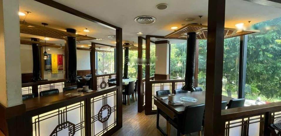 Cho thuê nhà ở có diện tích 280m2 vị trí thuận lợi tọa lạc ngay ở Trần Thái Tông, Hà Nội