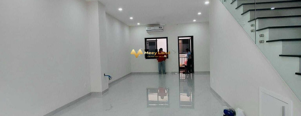 Ngôi nhà bao gồm 3 phòng ngủ, cho thuê nhà ở có diện tích khoảng 138 m2 vào ở ngay giá siêu tốt chỉ 18 triệu/tháng vị trí thuận lợi ngay trên Phường P...-03