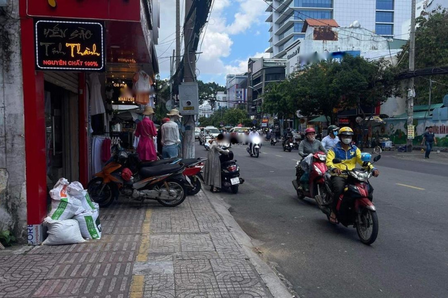 Cần cho thuê nhà ở nằm trên Cách Mạng Tháng Tám, Quận 3, thuê ngay với giá hữu nghị chỉ 300 triệu/tháng có diện tích trung bình 150m2 gặp để trao đổi-01