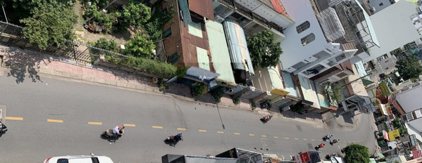Căn nhà này 12 phòng ngủ, bán nhà ở có diện tích chung là 70m2 giá bán cực tốt chỉ 19.5 tỷ vị trí mặt tiền nằm ngay Bình Thạnh, Hồ Chí Minh-02