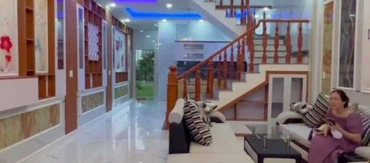 Nhà 2 lầu 120m2 ngay thành phố Tân Uyên, giá 1,55 tỷ, sổ riêng-02