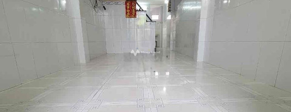 Diện tích khoảng là 50m2, cho thuê nhà ở vị trí mặt tiền gần Quốc Lộ 50, Bình Chánh, căn này gồm 2 PN, 2 WC không lo ngập nước-02