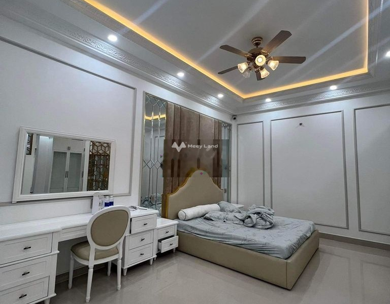 Diện tích thực 100m2, cho thuê nhà ở tọa lạc trên Phan Xích Long, Hồ Chí Minh, trong ngôi nhà này gồm 6 phòng ngủ khách có thiện chí liên hệ ngay-01