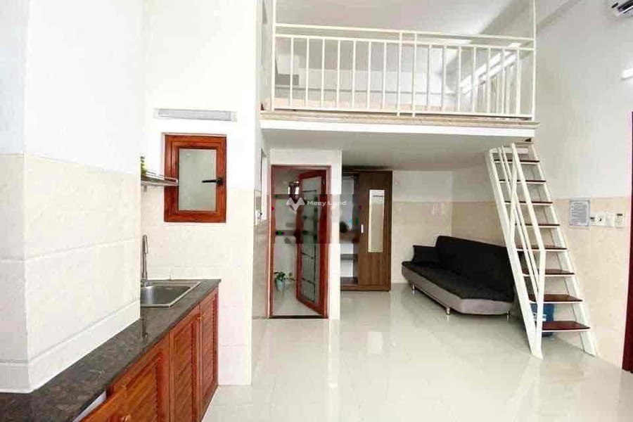 Cho thuê căn duplex cửa sổ lớn, rộng 35m2 gần Lotte Mart Quận 7 -01