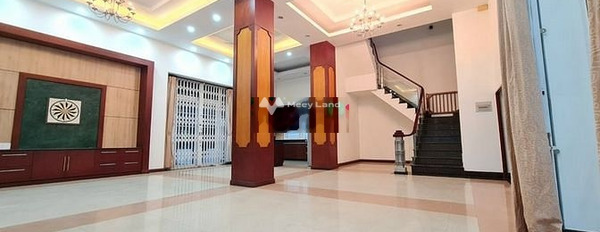 Có một diện tích 1200m2, cho thuê biệt thự tọa lạc ngay trên Quận 2, Hồ Chí Minh, trong nhà tổng quan có tổng 4 phòng ngủ, 4 WC vị trí siêu đẹp-02