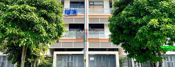 Có một diện tích là 110m2, cho thuê nhà ở vị trí đặt tọa lạc ngay ở Quốc Lộ 13, Hồ Chí Minh, trong căn này có tổng 4 PN, 5 WC bãi đậu xe rộng-03