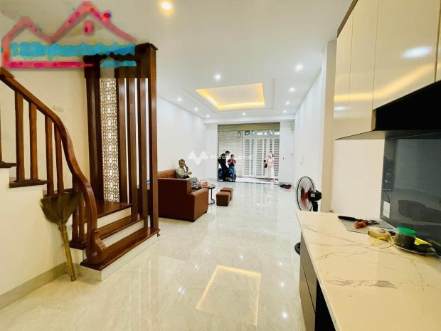 Độ rộng đường 4 mét vị trí đặt tại trung tâm Bà Triệu, Hà Cầu bán nhà giá bán cực tốt chỉ 3.25 tỷ căn nhà có 3 PN-01