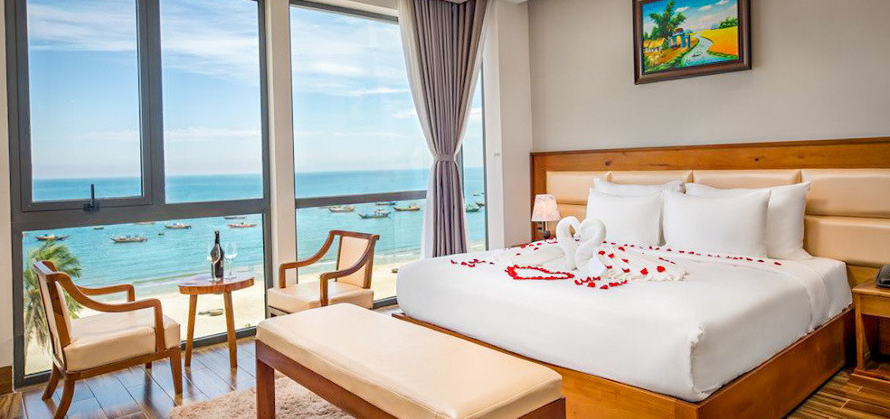 Cần bán gấp khách sạn 3 sao 102 phòng mặt biển Trần Phú giá thấp nhất thị trường