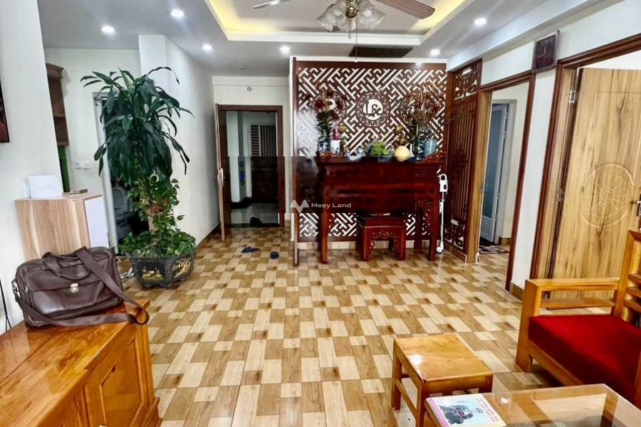 Phùng Hưng, Hà Nội, cho thuê chung cư thuê ngay với giá ưu đãi 12 triệu/tháng, tổng quan căn hộ bao gồm có 3 phòng ngủ, 2 WC liên hệ chính chủ-01