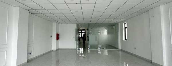 Văn phòng tầng 3 7x20m có sẵn vách kính, hầm để xe giá 13 triệu -02