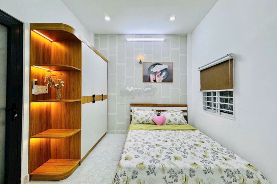 Phía trong Phường 3, Hồ Chí Minh cho thuê nhà thuê ngay với giá chỉ từ chỉ 18 triệu/tháng, nhà bao gồm có 2 phòng ngủ, 3 WC-01