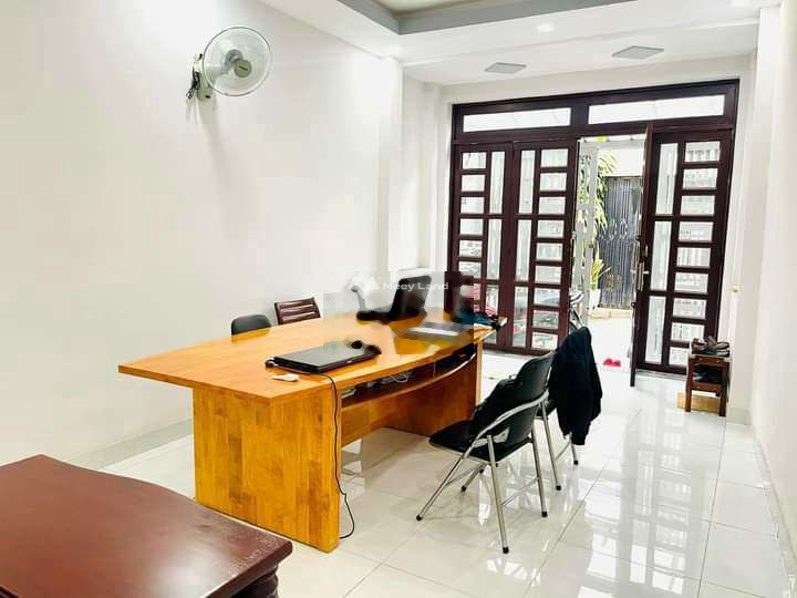 Nhà gồm 3 PN bán nhà bán ngay với giá đề cử chỉ 7.99 tỷ có diện tích 70m2 vị trí đẹp tọa lạc ở Thiên Phước, Phường 9-01