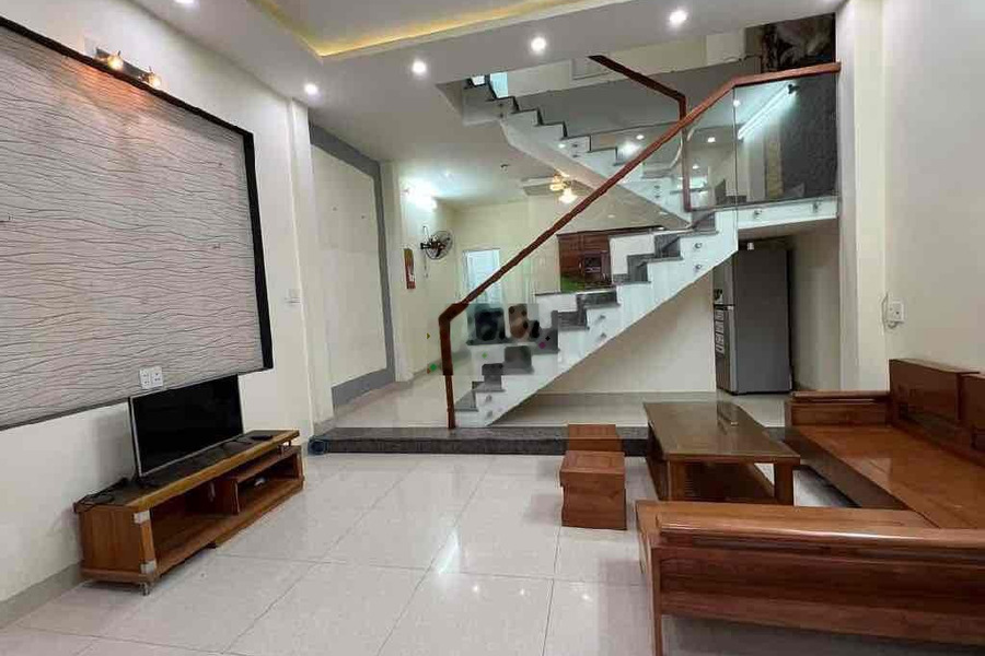  Nhà 3 tầng, Trần Cao Vân sát Biển, oto vào nhà. 60m2. Nở hậu. Mô Tả: -01