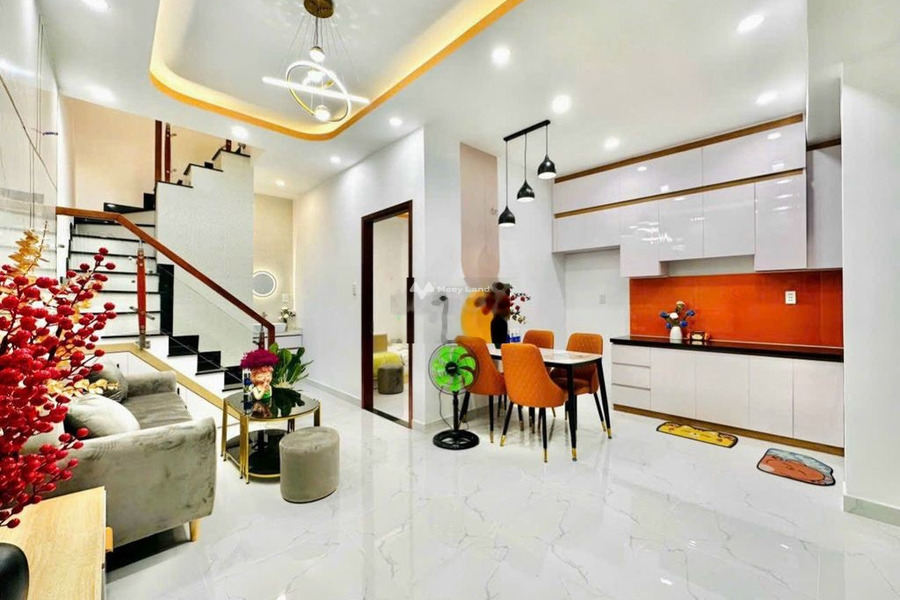 Vị trí đẹp ngay tại Đoàn Thị Điểm, Phú Nhuận cho thuê nhà giá thuê chỉ từ chỉ 35 triệu/tháng, nhà gồm 5 phòng ngủ, 5 WC-01