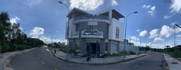 Nhà tổng quan gồm 3 phòng ngủ, bán nhà ở diện tích khoảng 100m2 giá bán chính chủ 8 tỷ mặt tiền tọa lạc ngay ở Nhơn Trạch, Đồng Nai-03