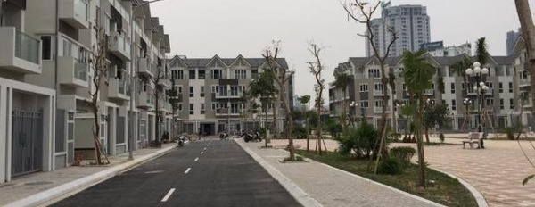 Bán biệt thự có diện tích rộng 200 m2, bán ngay với giá đề xuất từ 78,5 tỷ, nằm trên Đường Nguyễn Chánh, Hà Nội-03