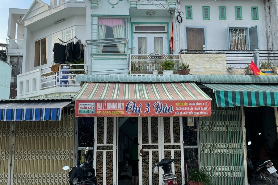 Bán nhà mặt tiền Đường Bùi Thị Lùng, gần chợ Hóc Môn-01