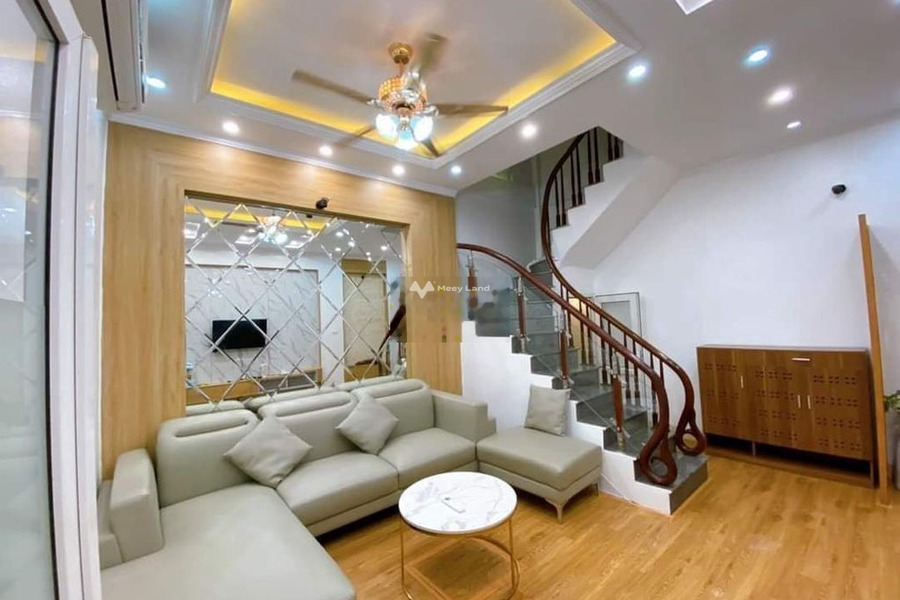 Bán nhà nằm tại Dịch Vọng, Hà Nội bán ngay với giá đàm phán 5.95 tỷ có diện tích chung 37m2 tổng quan nhà này bao gồm 5 PN-01