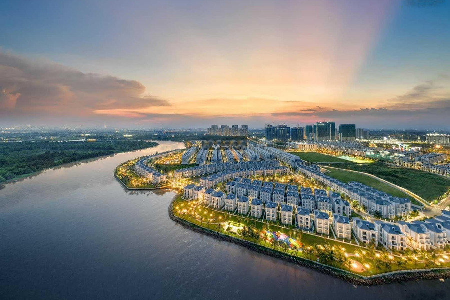 Bán liền kề có diện tích thực là 200m2 nằm trên Nguyễn Xiển, Hồ Chí Minh, nhà tổng quan bao gồm 5 phòng ngủ, 5 WC nội thất đầy đủ-01