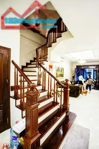 Bán nhà có diện tích chung là 65m2 vị trí mặt tiền gần Thanh Xuân Trung, Hà Nội bán ngay với giá siêu ưu đãi từ 16.5 tỷ căn này gồm 8 PN lộ có độ 15 m-01