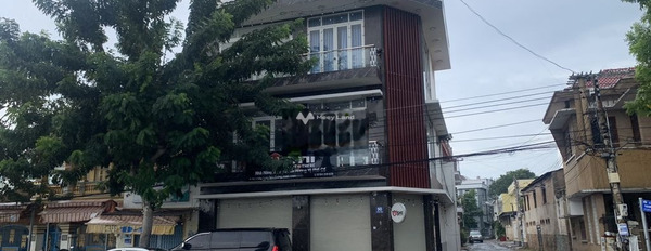 Cho thuê nhà Có tổng diện tích 100m2 vị trí mặt tiền nằm ở Phan Thiết, Bình Thuận giá thuê cực tốt chỉ 18 triệu/tháng, căn này bao gồm 4 PN, 4 WC-03