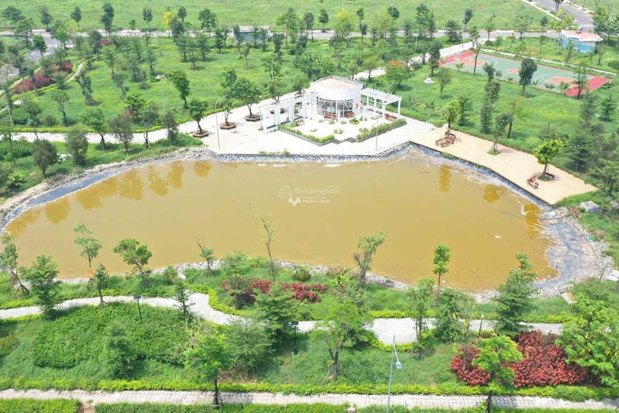 Bán liền kề vị trí đặt vị trí ngay trên Mê Linh, Hà Nội. Diện tích 123m2, giá 5,6 tỷ-01