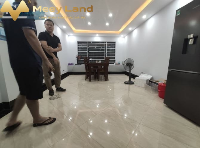 Trong nhà 3 PN, cho thuê nhà, vào ở luôn giá đề xuất từ 14 triệu/tháng với dt 35 m2 vị trí đẹp nằm ở Thanh Xuân, Hà Nội-01