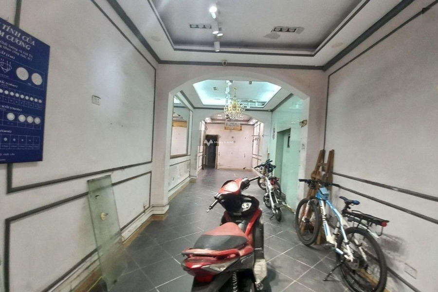 Ở Hoàn Kiếm, Hà Nội, bán nhà, giá bán cực sốc chỉ 105 tỷ diện tích chuẩn 140m2, trong căn này gồm 6 phòng ngủ vị trí siêu đẹp-01