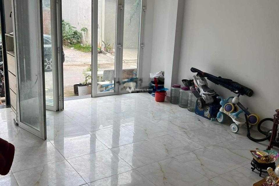 Bán nhà diện tích rộng 50m2 mặt tiền tọa lạc ngay Tam Bình, Hồ Chí Minh bán ngay với giá ngạc nhiên 5.9 tỷ nhà tổng quan gồm 4 PN, 4 WC-01