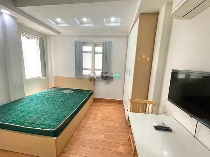 Trong căn hộ nhìn chung gồm có 1 phòng ngủ, cho thuê căn hộ vị trí đẹp tọa lạc ngay ở Phường 11, Phú Nhuận, 1 WC trao đổi trực tiếp-01