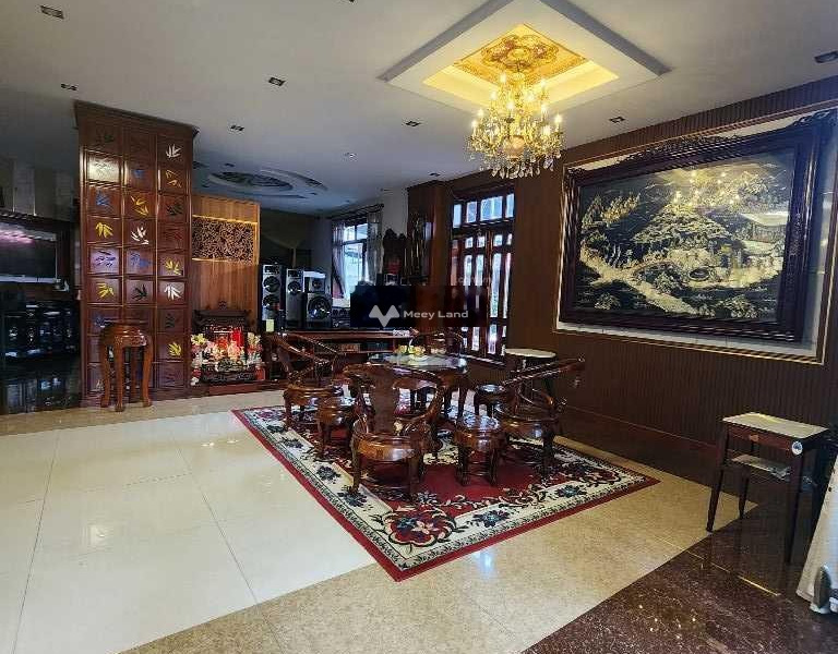 Bán biệt thự vị trí đặt tọa lạc trên Cách Mạng Tháng Tám, Đà Nẵng bán ngay với giá công khai 20.9 tỷ có diện tích 450m2, nhà nhìn chung có 6 phòng ngủ-01