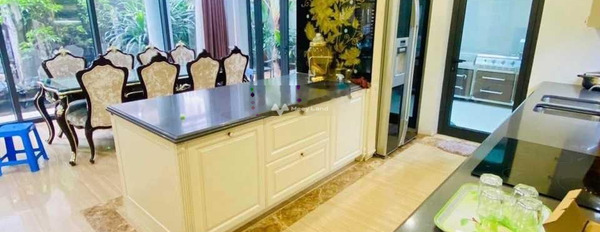 3 phòng ngủ, bán biệt thự, bán ngay với giá đề xuất chỉ 68 tỷ với diện tích là 290m2 vị trí đặt ở trong Dịch Vọng, Hà Nội-03