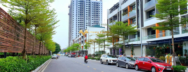 Tổng quan căn hộ này có 3 phòng ngủ, bán chung cư vị trí đẹp tọa lạc gần Đức Giang, Hà Nội, trong căn hộ nhìn chung gồm có 3 phòng ngủ, 2 WC vị trí si...-03