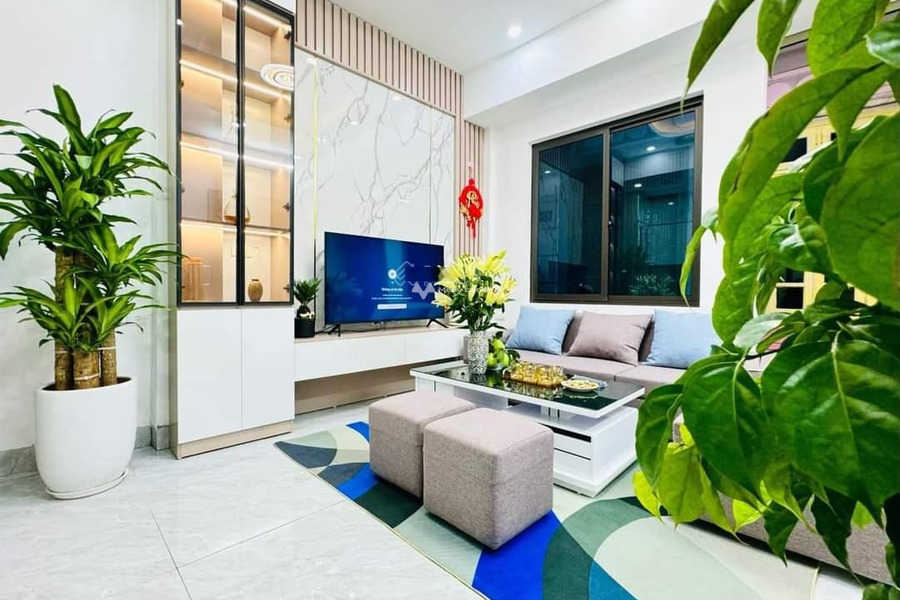 Ngôi nhà có tổng 3 phòng ngủ, bán nhà ở diện tích rộng 28m2 bán ngay với giá ưu đãi từ 3.68 tỷ vị trí mặt tiền tại Thành Công, Hà Nội-01
