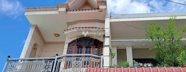 Bán nhà mặt tiền nằm ngay ở Phan Thiết, Bình Thuận giá bán đàm phán chỉ 17 tỷ có diện tích 120m2 tổng quan trong nhà 10 phòng ngủ-02