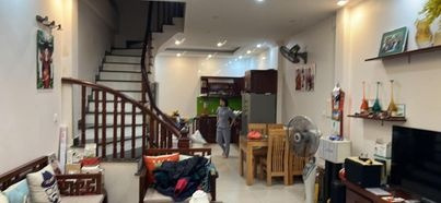 Nhà 4 PN cho thuê nhà ở có diện tích chung 45m2 thuê ngay với giá cực sốc 12 triệu/tháng vị trí đặt ngay trung tâm Cổ Linh, Thạch Bàn-01