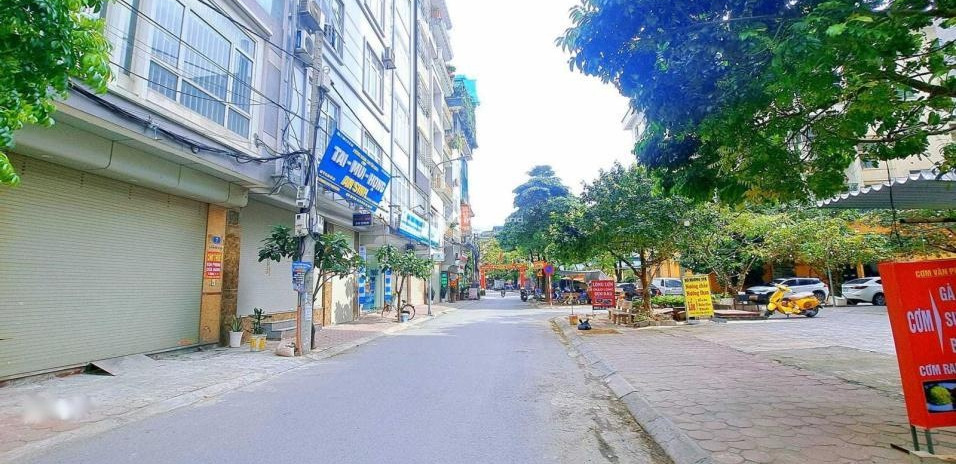 Diện tích 96m2 bán nhà mặt tiền nằm ngay ở Bắc Từ Liêm, Hà Nội khách có thiện chí liên hệ ngay.
