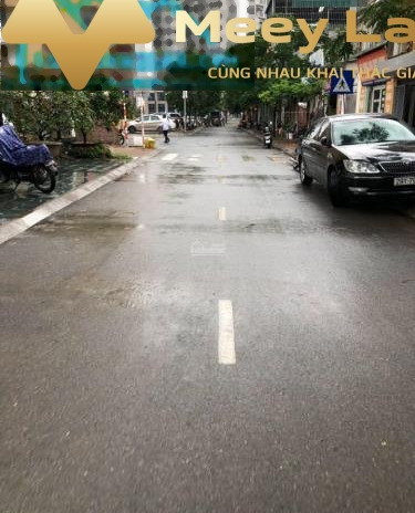 Ở tại Nguyễn Văn Hưởng, Long Biên, bán nhà, bán ngay với giá siêu rẻ 6.2 tỷ diện tích chuẩn 65 m2 cảm ơn đã xem tin.