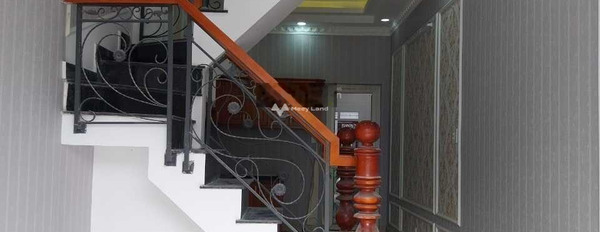 Nhà 4 phòng ngủ bán nhà ở có diện tích chính 31.5m2 giá bán chỉ 1.3 tỷ mặt tiền tọa lạc ngay Nguyễn Văn Tạo, Hồ Chí Minh-03