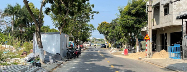Bán biệt thự vị trí đặt nằm ngay Mỹ An, Đà Nẵng có diện tích quy ước 200m2, hướng Nam, căn nhà gồm 3 PN-02