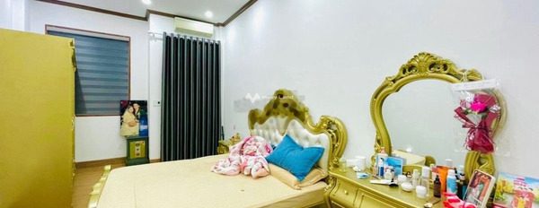 Bán nhà có diện tích chính 54m2 vị trí đặt ở tại Hoàng Mai, Hà Nội giá bán cực rẻ 9.2 tỷ ngôi nhà có 6 PN, 4 WC-03